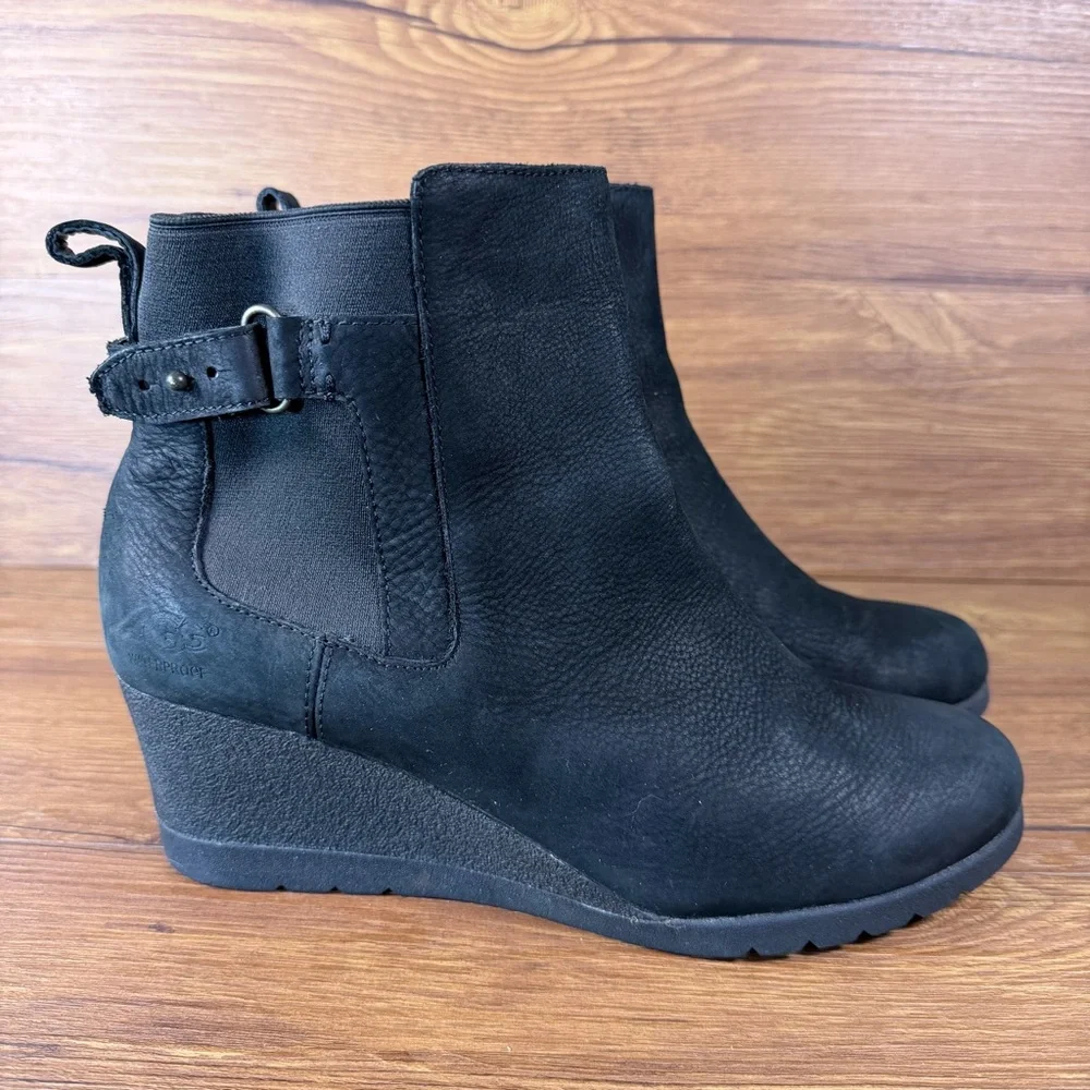UGG “Indra” Black Leather Wedge Ankle Boots Booties Women’s Size 10 Shoes‎
